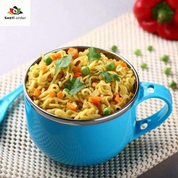 A stylish Maggie bowl with a lid and matching spoon, designed for serving noodles and snacks, featuring a modern design and made from durable, BPA-free plastic.