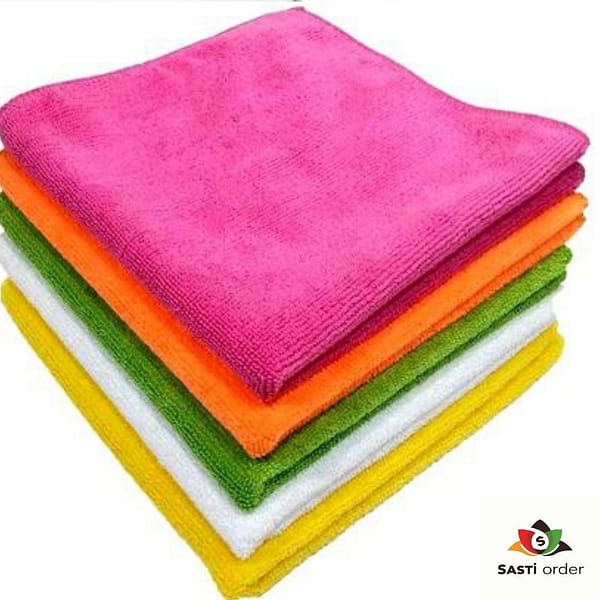 Soft and absorbent microfiber towel, perfect for drying off after showers, workouts, or outdoor activities.