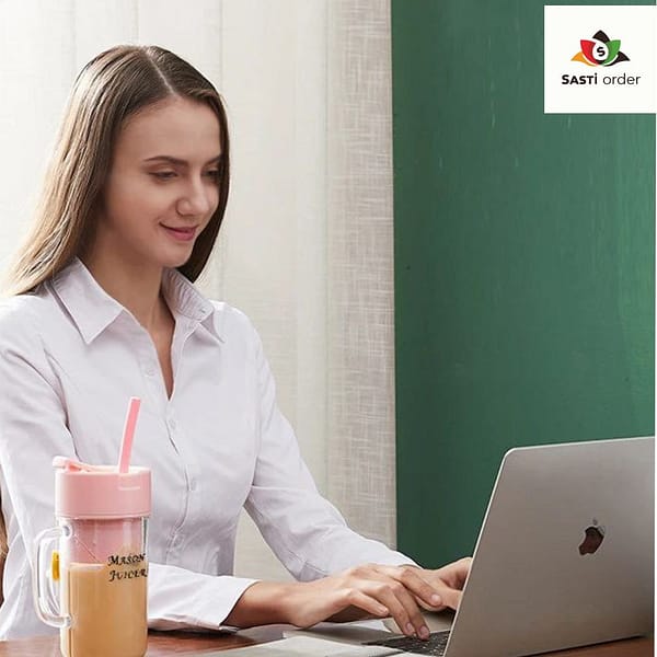 Portable juicing cup designed for making fresh juices and smoothies, featuring a compact design and USB rechargeable functionality.